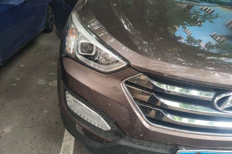 Used Hyundai Santa Fe 2013 2.4L Automatic Two-Wheel Drive Smart Version Right Front Headlight