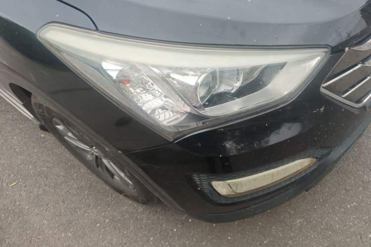 Used Hyundai Santa Fe 2013 2.4L Automatic 2WD Comfort Edition Right Front Headlight