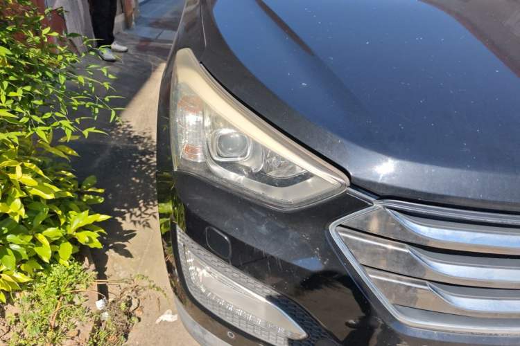 Used Hyundai Santa Fe 2013 2.0T Automatic All-Wheel Drive Top Trim Right Front Headlight