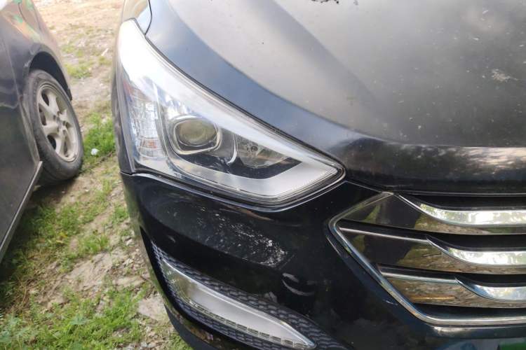 Used Hyundai Santa Fe 2013 2.4L Automatic Two-Wheel Drive Smart Version Right Front Headlight