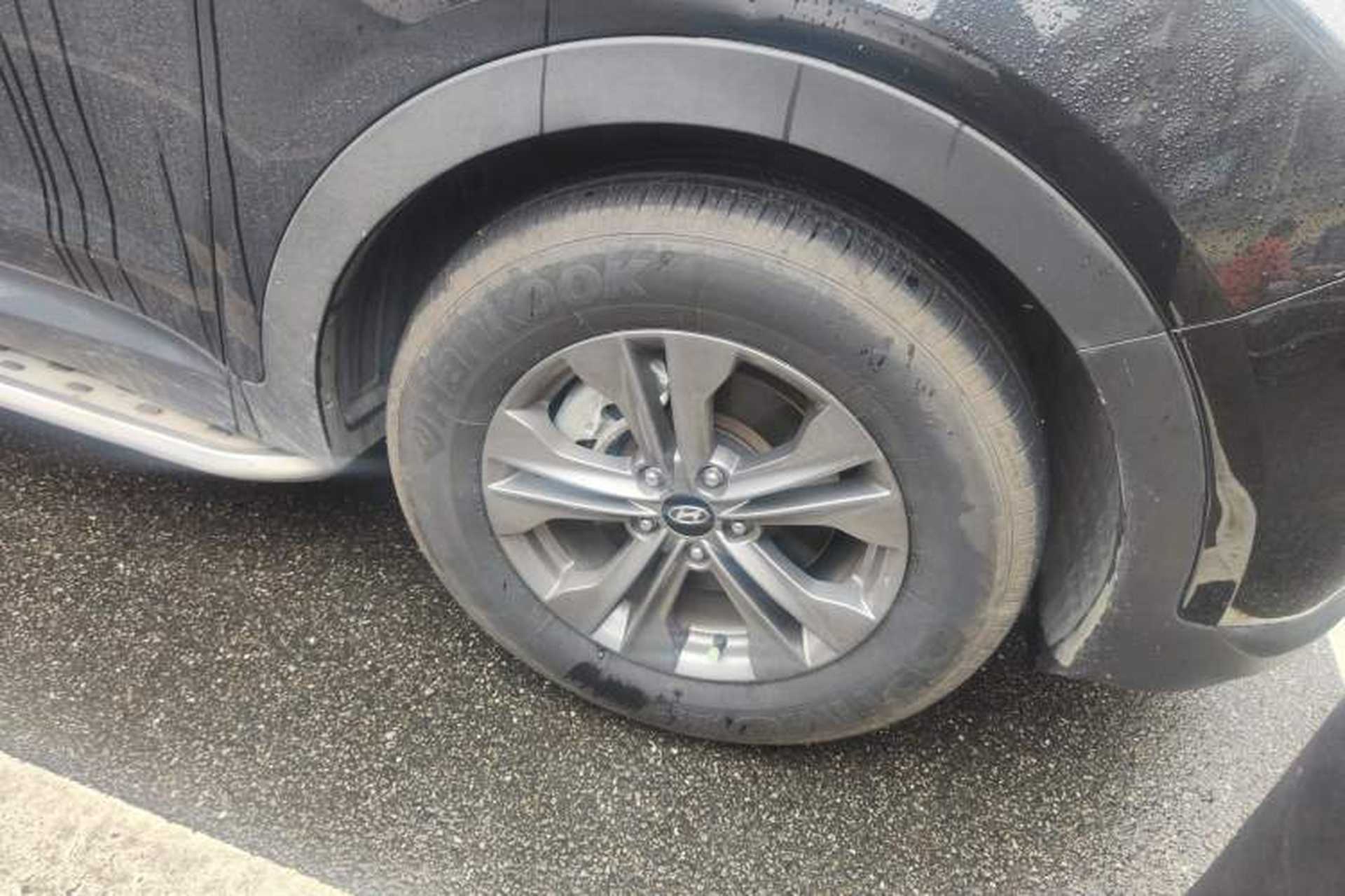 Used Hyundai Santa Fe 2013 2.0T Automatic Two-Wheel Drive Fashion Edition Right Front Wheel Hub