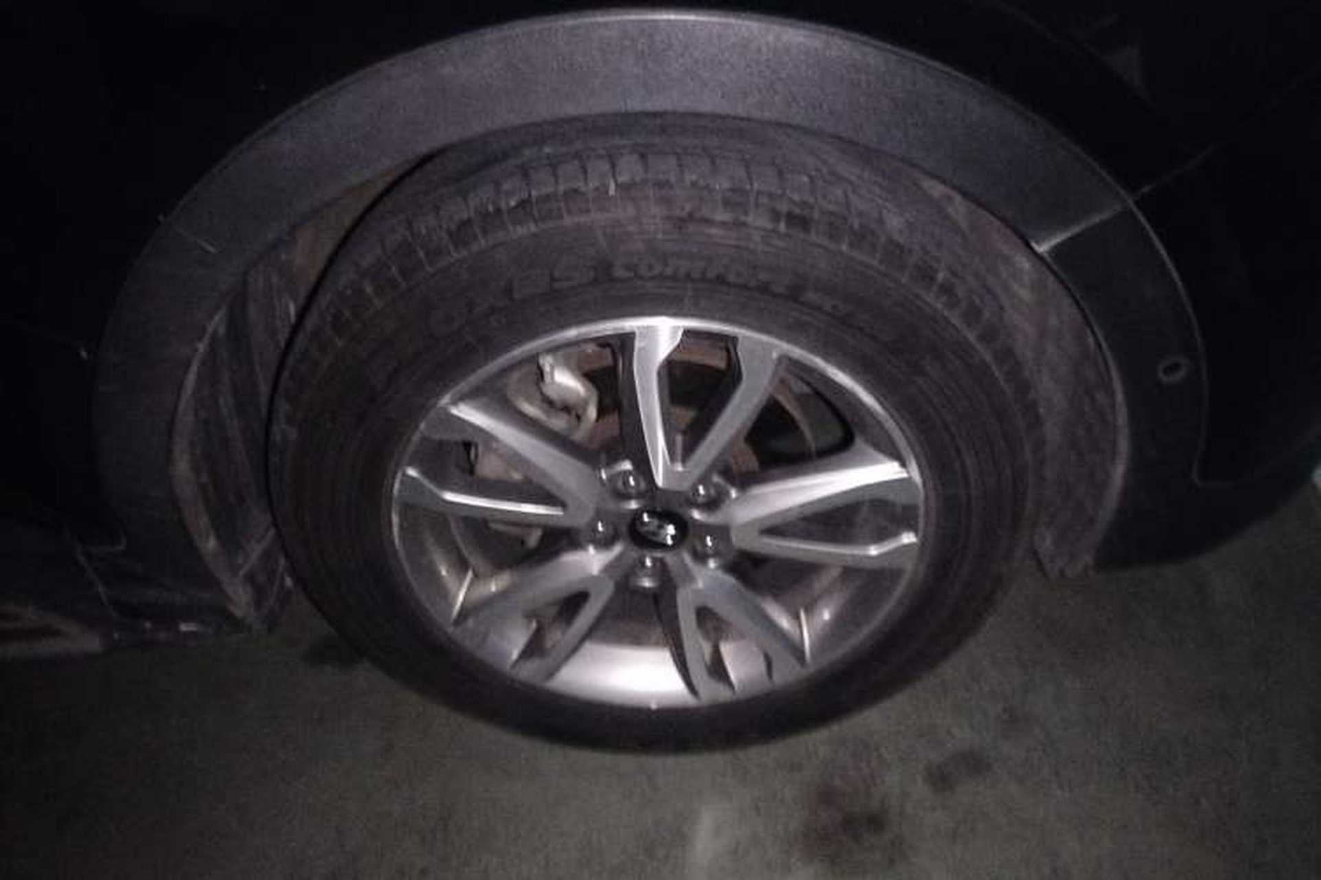 Used Hyundai Santa Fe 2013 Revised Version 2.0T Automatic All-Wheel Drive Top-Tier Trim Right Front Wheel Hub