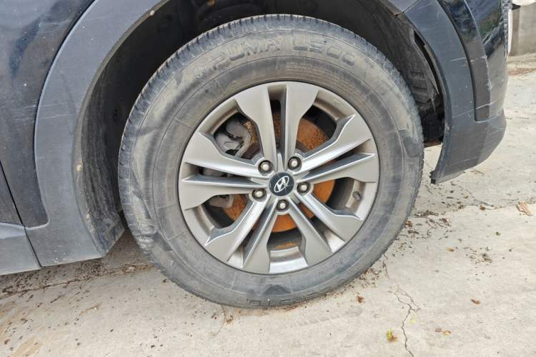 Used Hyundai Santa Fe 2013 Revised Version 2.4L Automatic All-Wheel Drive Smart Type Right Front Wheel Hub