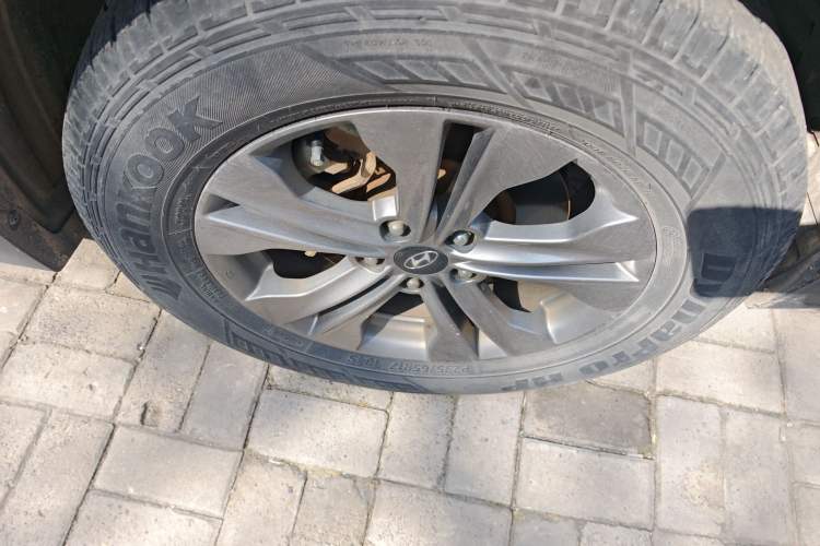 Used Hyundai Santa Fe 2013 2.4L Automatic 2WD Comfort Edition Right Front Wheel Hub