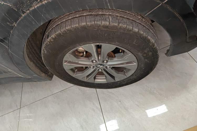 Used Hyundai Santa Fe 2013 2.4L Automatic 4x4 Comfort Edition Right Front Wheel Hub