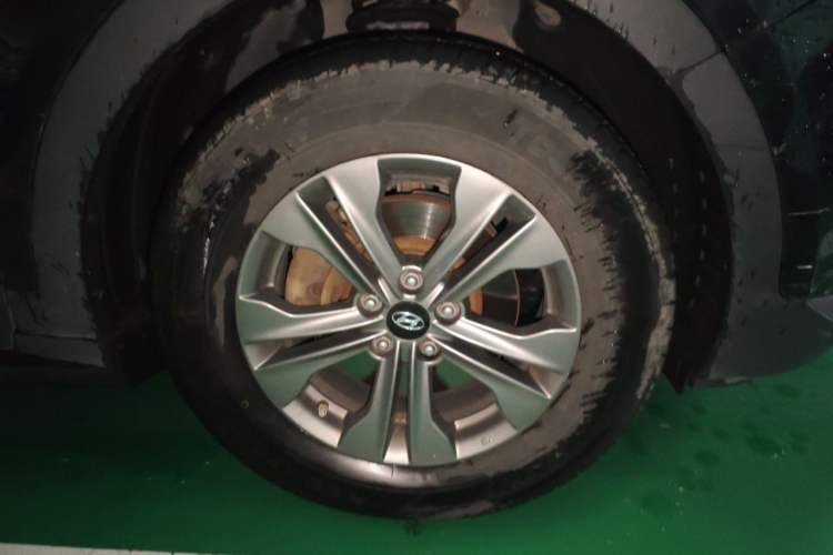 Used Hyundai Santa Fe 2013 2.4L Automatic 2WD Comfort Edition Right Front Wheel Hub