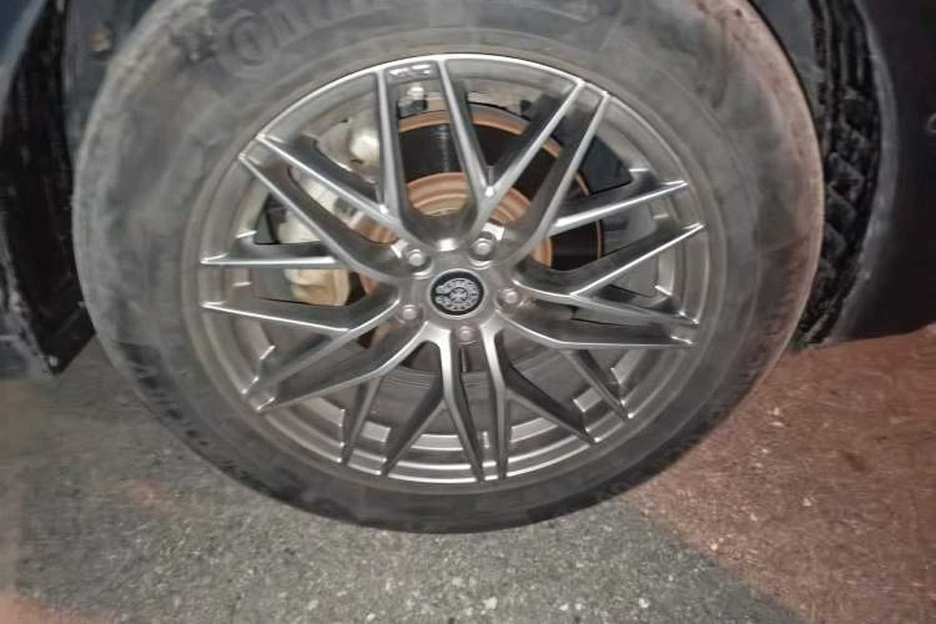 Used Hyundai Santa Fe 2013 2.0T Automatic All-Wheel Drive Top Trim Right Front Wheel Hub