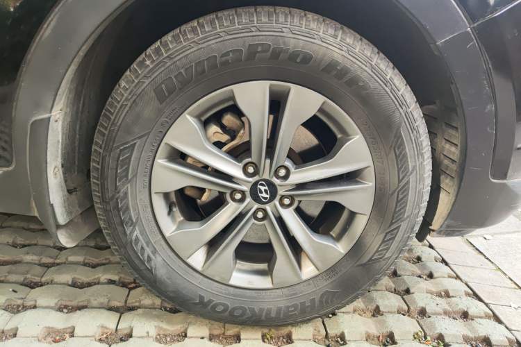 Used Hyundai Santa Fe 2013 2.4L Automatic 2WD Comfort Edition Right Front Wheel Hub