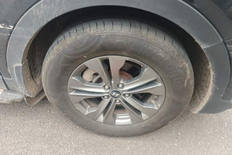 Used Hyundai Santa Fe 2013 2.4L Automatic 2WD Comfort Edition Right Front Wheel Hub