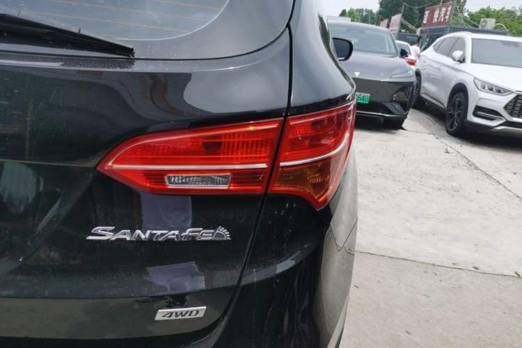 Used Hyundai Santa Fe 2013 Revised Version 2.4L Automatic All-Wheel Drive Smart Type Right Rear Taillight