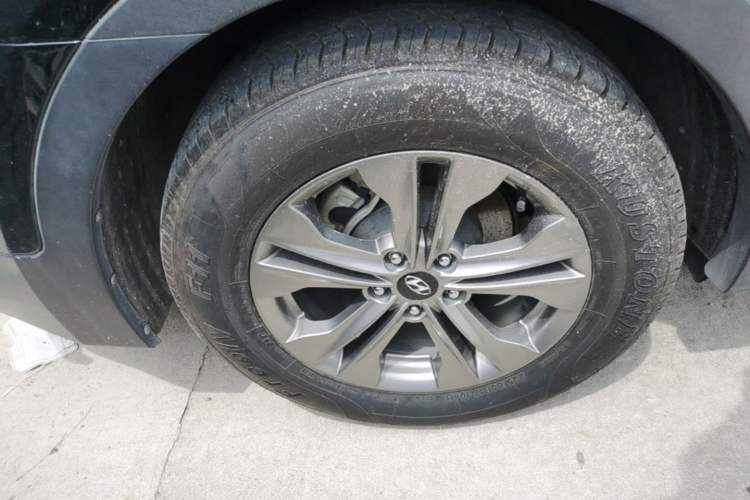 Used Hyundai Santa Fe 2013 Revised Version 2.4L Automatic All-Wheel Drive Smart Type Right Rear Wheel Hub