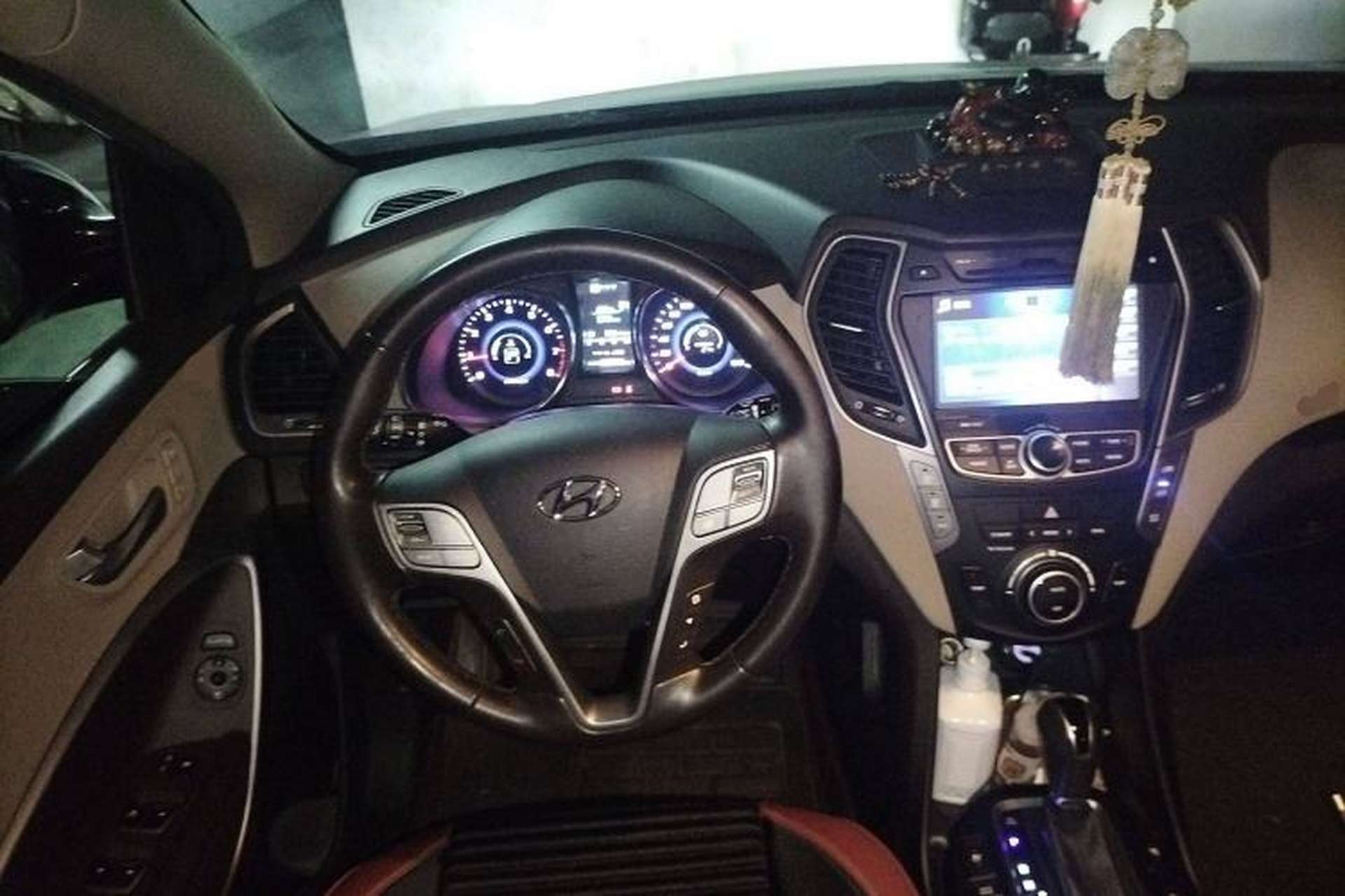 Used Hyundai Santa Fe 2013 Revised Version 2.0T Automatic All-Wheel Drive Top-Tier Trim Steering Wheel