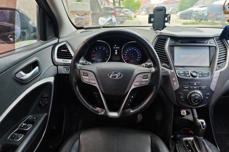 Used Hyundai Santa Fe 2013 Revised Version 2.4L Automatic All-Wheel Drive Smart Type Steering Wheel