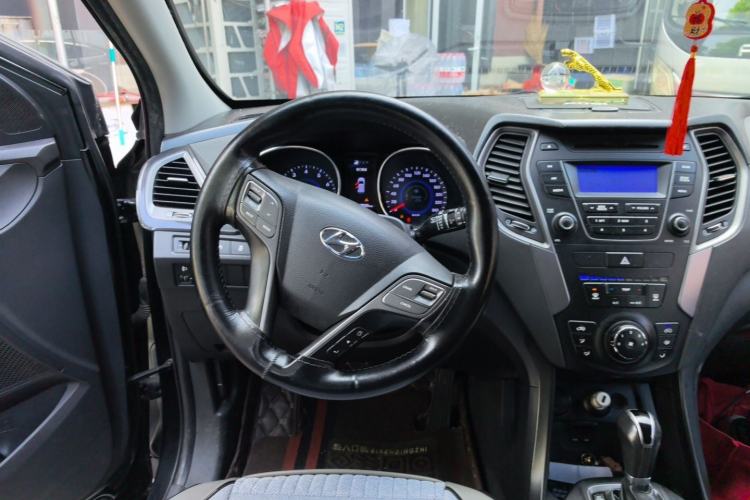 Used Hyundai Santa Fe 2013 2.4L Automatic 4x4 Comfort Edition Steering Wheel