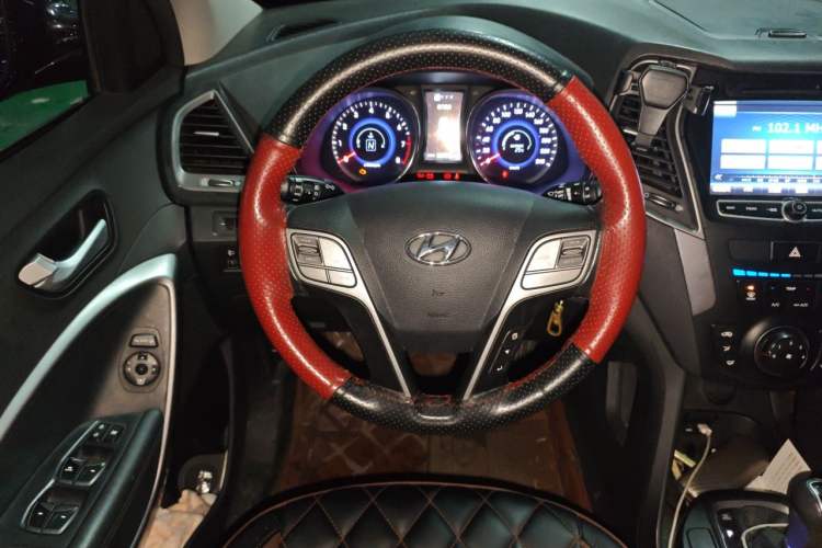 Used Hyundai Santa Fe 2013 2.4L Automatic 2WD Comfort Edition Steering Wheel