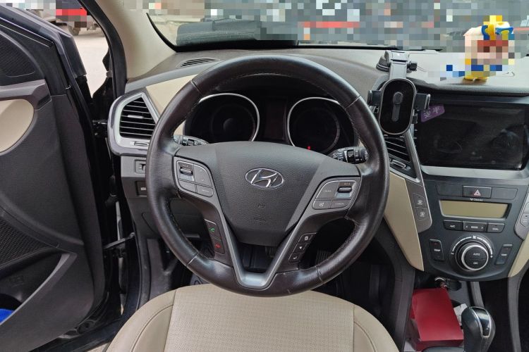 Used Hyundai Santa Fe 2013 2.0T Automatic All-Wheel Drive Top Trim Steering Wheel