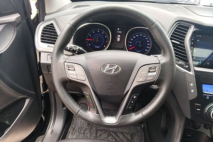 Used Hyundai Santa Fe 2013 2.4L Automatic Two-Wheel Drive Smart Version Steering Wheel
