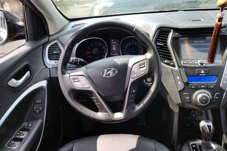 Used Hyundai Santa Fe 2013 2.4L Automatic Two-Wheel Drive Smart Version Steering Wheel