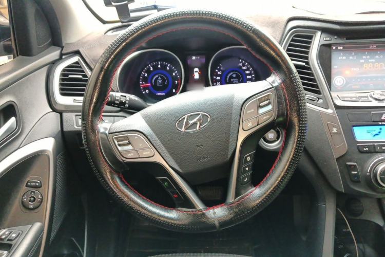 Used Hyundai Santa Fe 2013 2.4L Automatic 4x4 Smart Version Steering Wheel