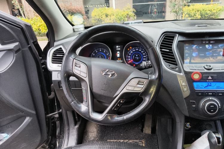 Used Hyundai Santa Fe 2013 2.4L Automatic Two-Wheel Drive Smart Version Steering Wheel
