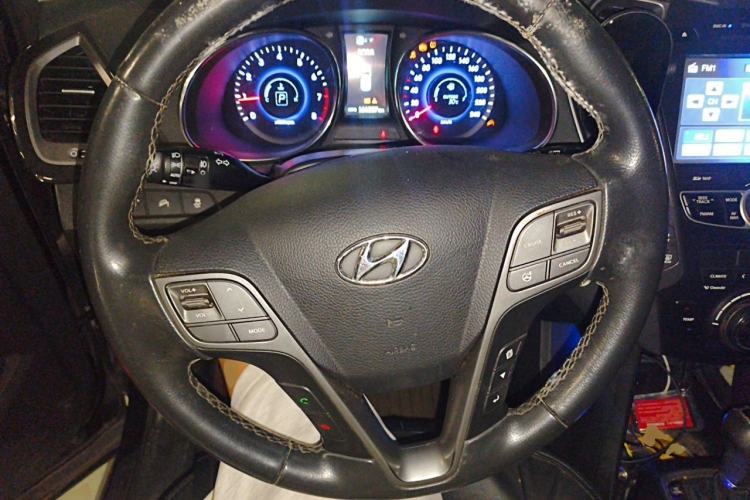 Used Hyundai Santa Fe 2013 Facelifted Version 2.0T Automatic Two-Wheel Drive Prestige Edition Steering Wheel