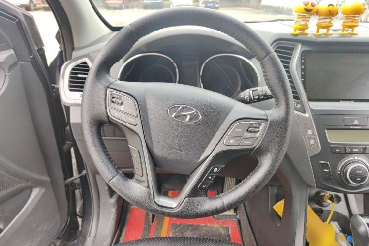 Used Hyundai Santa Fe 2013 2.4L Automatic Two-Wheel Drive Smart Version Steering Wheel