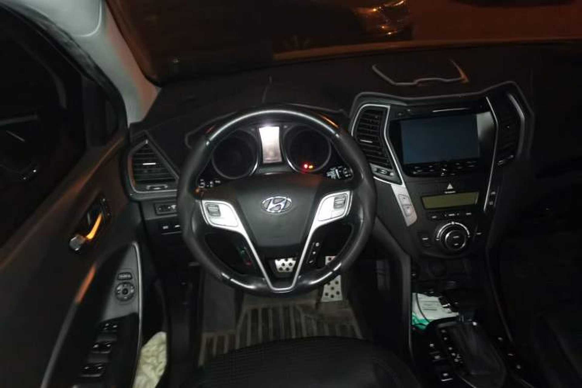 Used Hyundai Santa Fe 2013 2.0T Automatic All-Wheel Drive Top Trim Steering Wheel