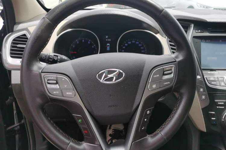 Used Hyundai Santa Fe 2013 Revised Version 2.4L Automatic All-Wheel Drive Smart Type Steering Wheel