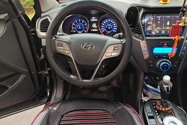 Used Hyundai Santa Fe 2013 2.4L Automatic Two-Wheel Drive Smart Version Steering Wheel