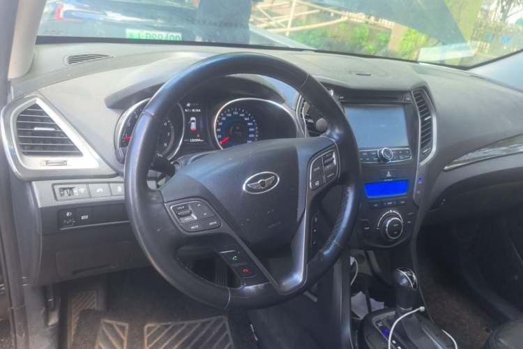 Used Hyundai Santa Fe 2013 2.4L Automatic Two-Wheel Drive Smart Version Steering Wheel