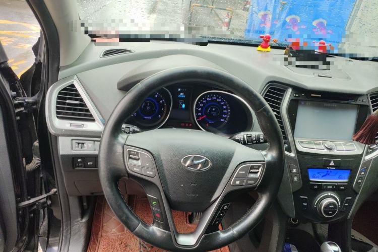 Used Hyundai Santa Fe 2013 2.4L Automatic Two-Wheel Drive Smart Version Steering Wheel