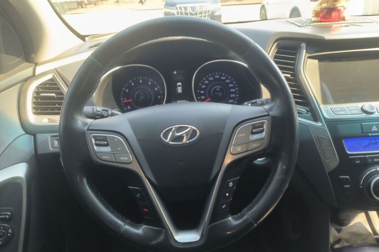 Used Hyundai Santa Fe 2013 2.4L Automatic Two-Wheel Drive Smart Version Steering Wheel