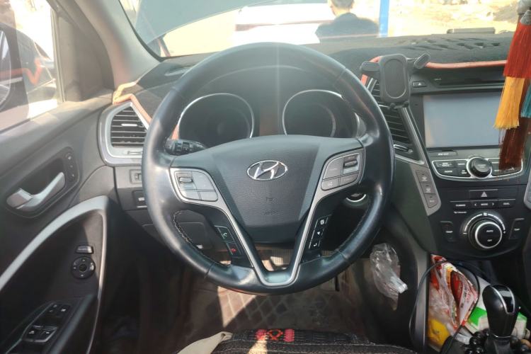Used Hyundai Santa Fe 2013 Revised Version 2.4L Automatic All-Wheel Drive Luxury Trim Steering Wheel