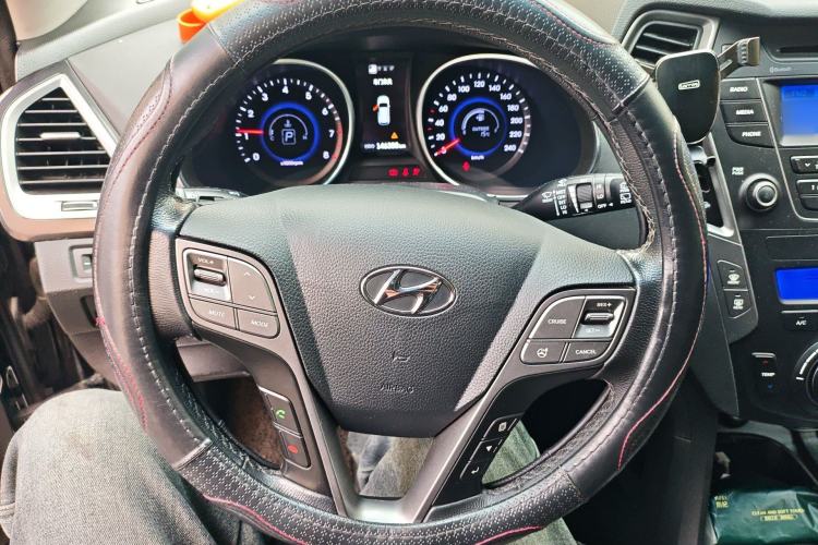 Used Hyundai Santa Fe 2013 2.4L Automatic 4x4 Smart Version Steering Wheel
