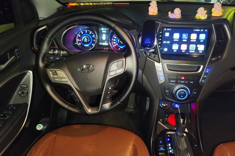 Used Hyundai Santa Fe 2013 Revised Version 2.4L Automatic All-Wheel Drive Luxury Trim Steering Wheel