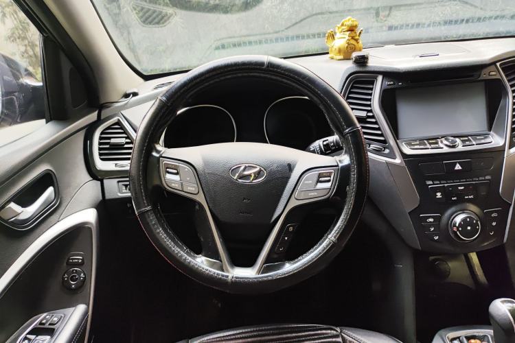 Used Hyundai Santa Fe 2013 2.4L Automatic 2WD Comfort Edition Steering Wheel