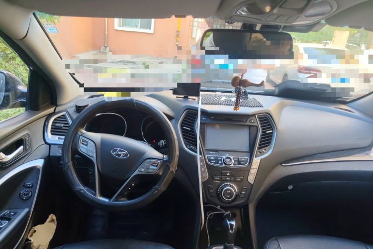 Used Hyundai Santa Fe 2013 2.4L Automatic 4x4 Prestige Edition Steering Wheel
