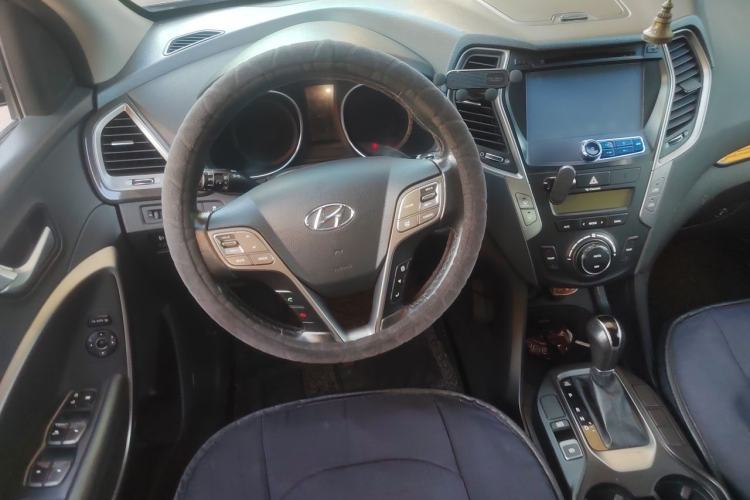 Used Hyundai Santa Fe 2013 2.4L Automatic Two-Wheel Drive Smart Version Steering Wheel