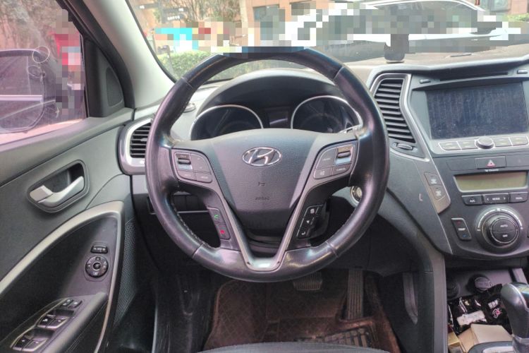 Used Hyundai Santa Fe 2013 2.4L Automatic Two-Wheel Drive Smart Version Steering Wheel