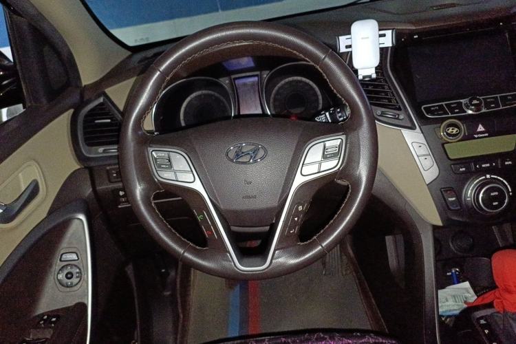 Used Hyundai Santa Fe 2013 2.4L Automatic Two-Wheel Drive Smart Version Steering Wheel