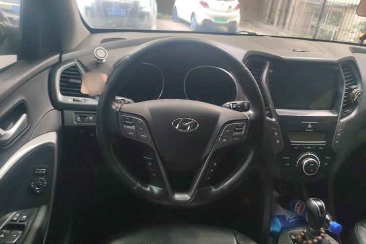 Used Hyundai Santa Fe 2013 2.4L Automatic Two-Wheel Drive Smart Version Steering Wheel