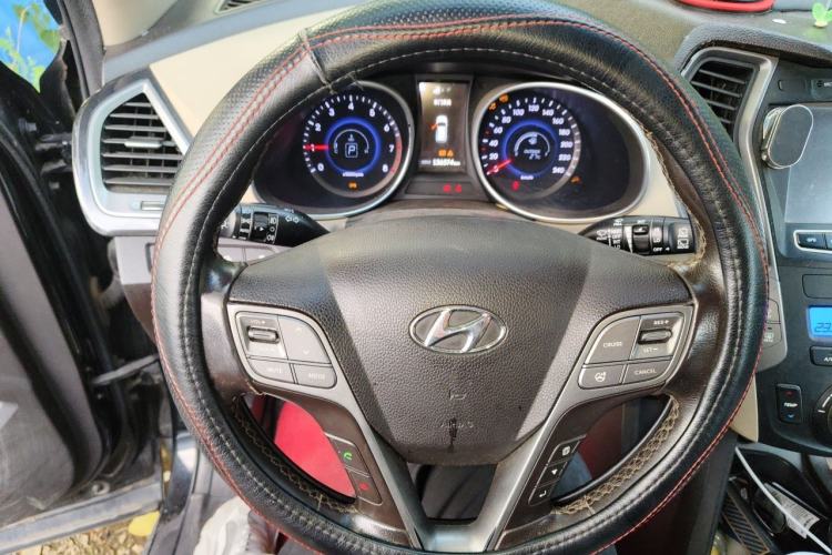 Used Hyundai Santa Fe 2013 2.4L Automatic Two-Wheel Drive Smart Version Steering Wheel
