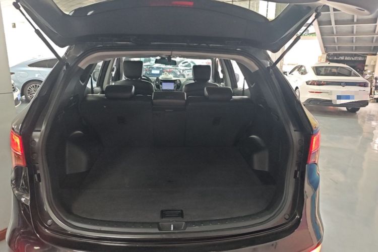 Used Hyundai Santa Fe 2013 2.4L Automatic Two-Wheel Drive Smart Version Trunk