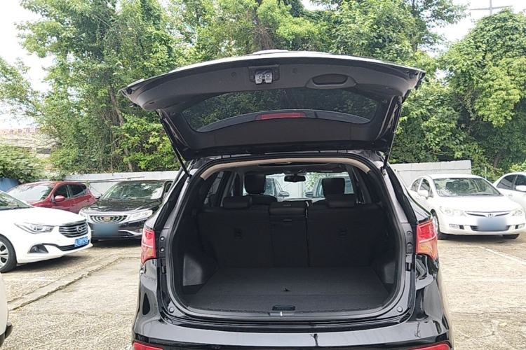 Used Hyundai Santa Fe 2013 2.4L Automatic Two-Wheel Drive Smart Version Trunk