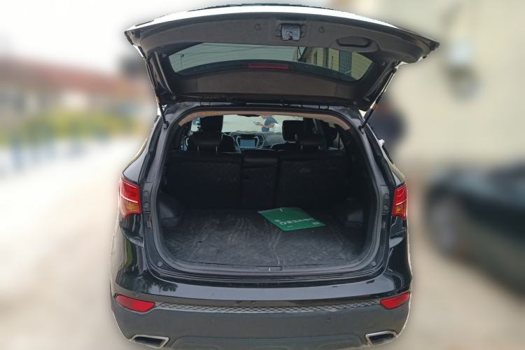 Used Hyundai Santa Fe 2013 2.4L Automatic 4x4 Smart Version Trunk