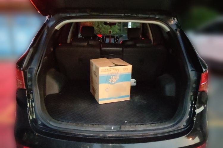 Used Hyundai Santa Fe 2013 2.4L Automatic Two-Wheel Drive Smart Version Trunk