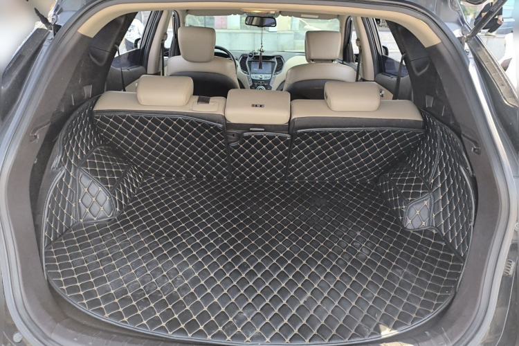 Used Hyundai Santa Fe 2013 2.4L Automatic 4x4 Smart Version Trunk