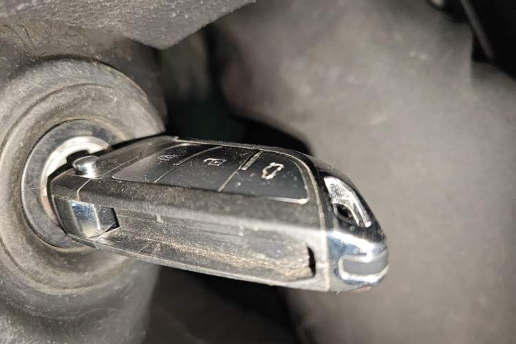 Used Hyundai Santa Fe 2013 2.4L Automatic 4x4 Comfort Edition Vehicle Key