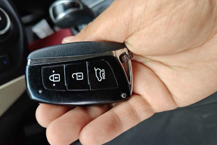Used Hyundai Santa Fe 2013 2.0T Automatic All-Wheel Drive Top Trim Vehicle Key