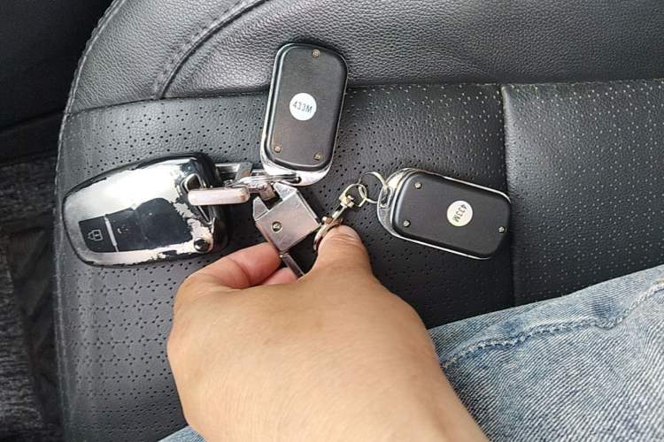 Used Hyundai Santa Fe 2013 2.4L Automatic Two-Wheel Drive Smart Version Vehicle Key